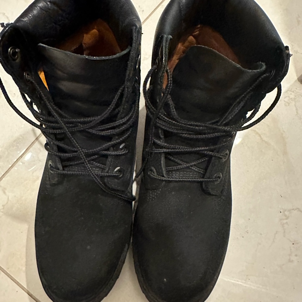 Timberland's Premium 6-Inch ankle-high boots US Size 7.5